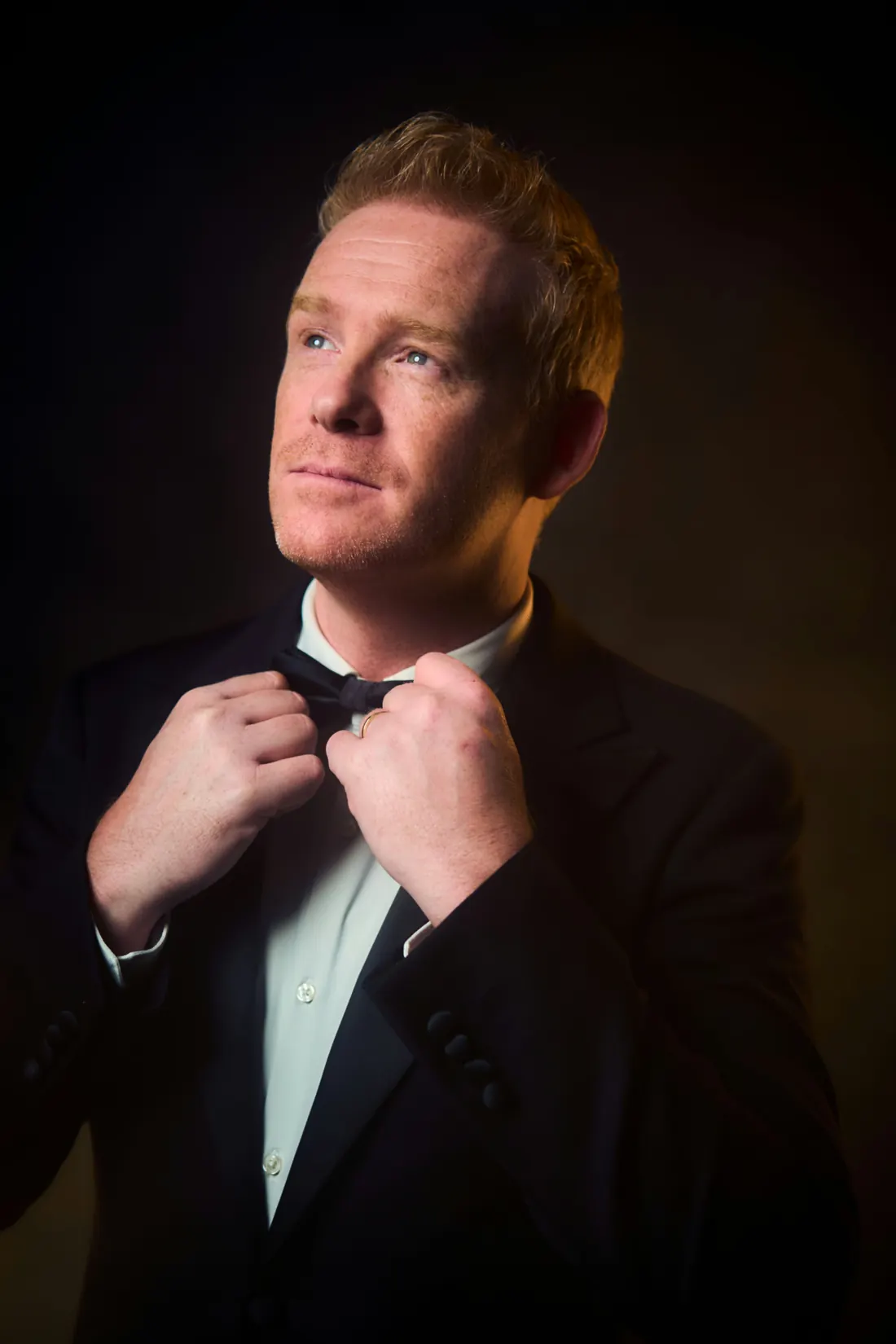 Bernd van The Suited Singer in smoking