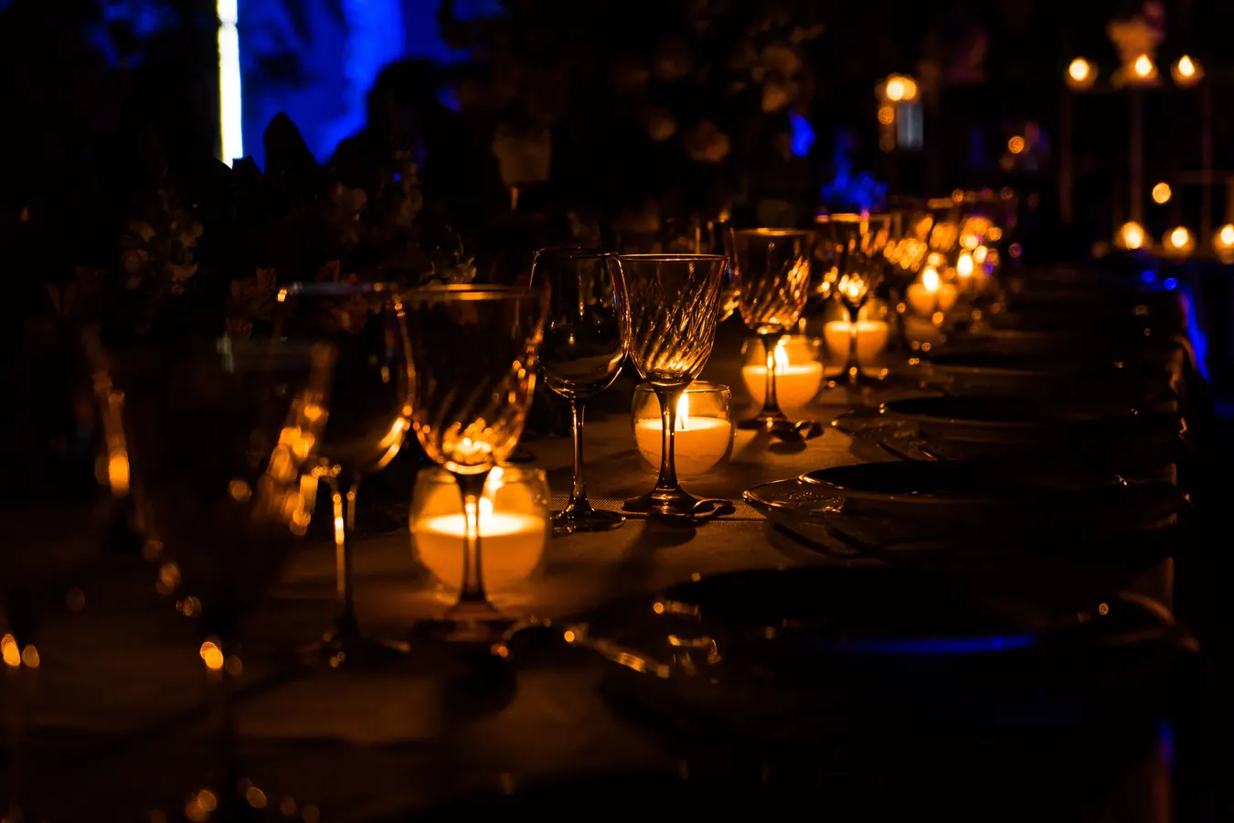 Diner setting met kaarslicht voor zakelijk event